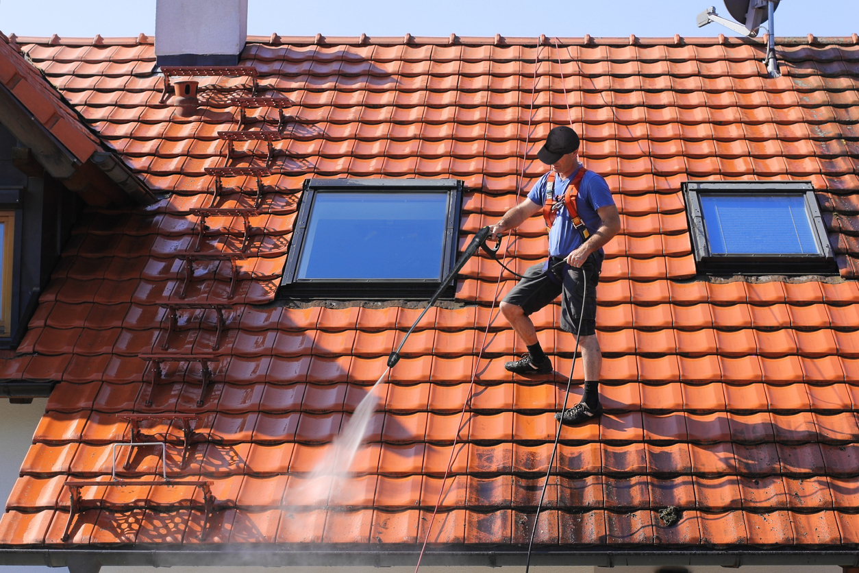 Les solutions pour assurer la longévité du toit de votre maison